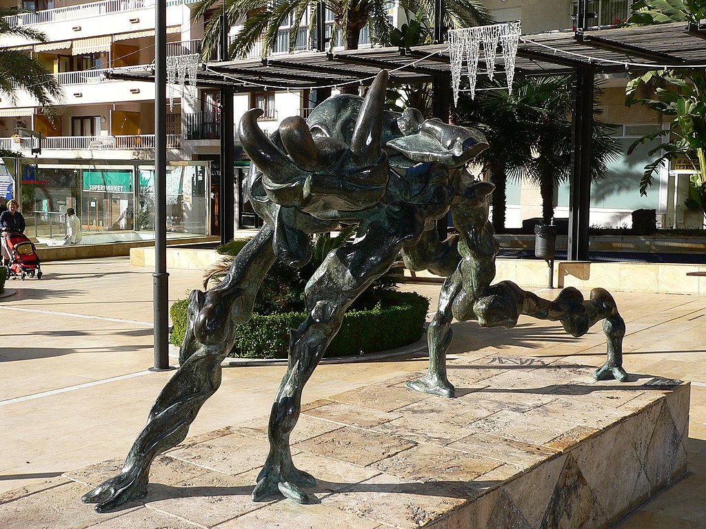 Elefante cósmico (cosmic elephant) by Salvador Dali on Avenida del Mar, Marbella