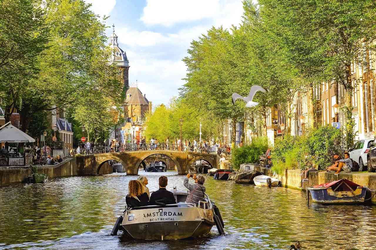 Amsterdam canal boat hire