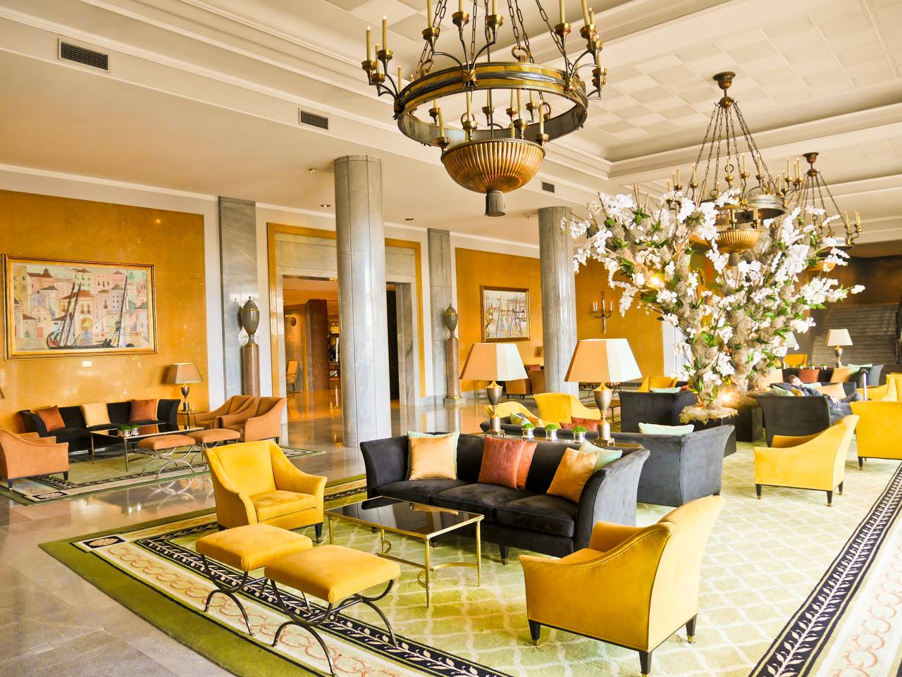 Four Seasons Hotel Ritz Lounge