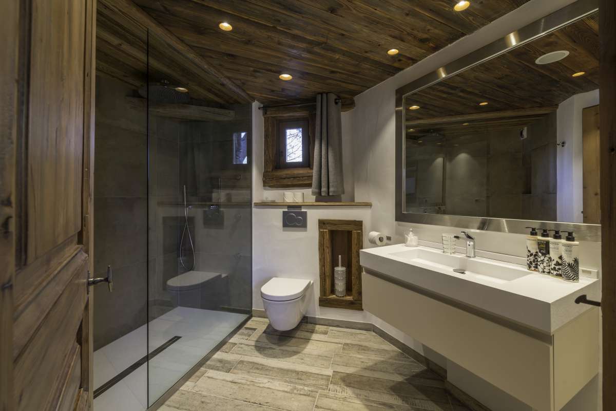 Eagle's Nest, Val d'Isere, France - bathroom