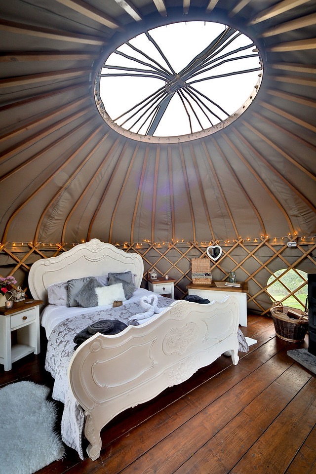 Elderflower yurt - inside