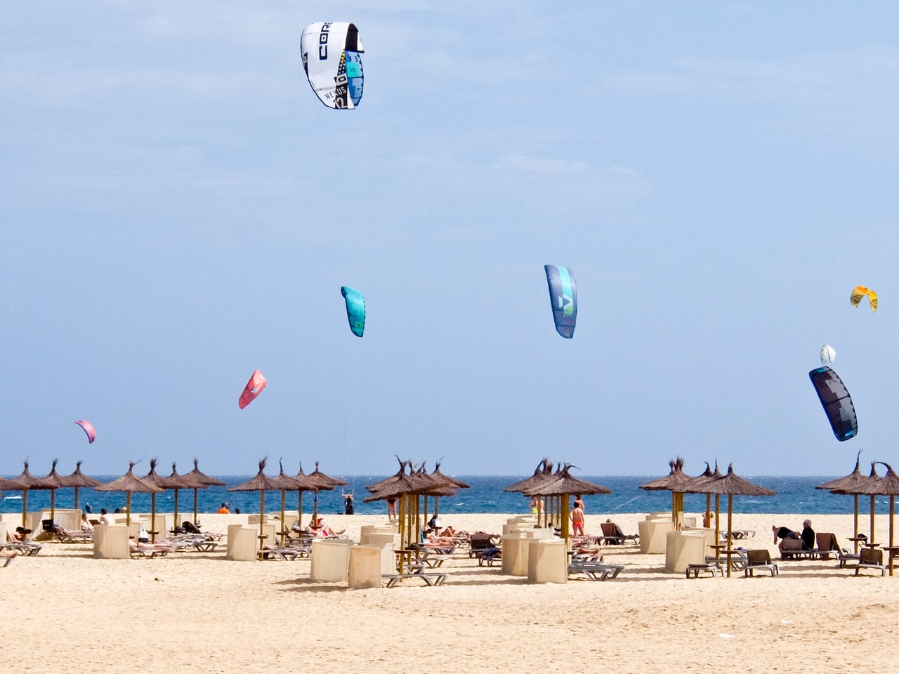 ROBINSON Beach and Kite Surfers